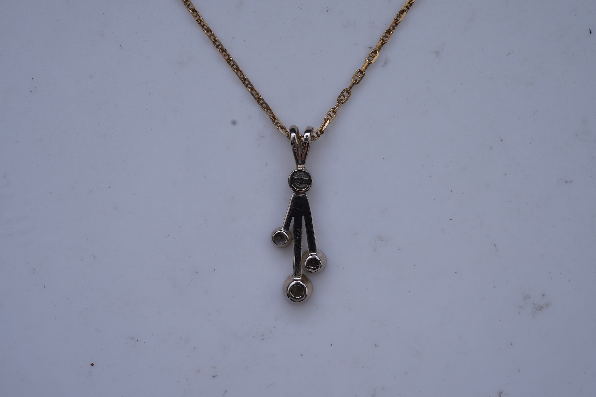 A diamond pendant necklace